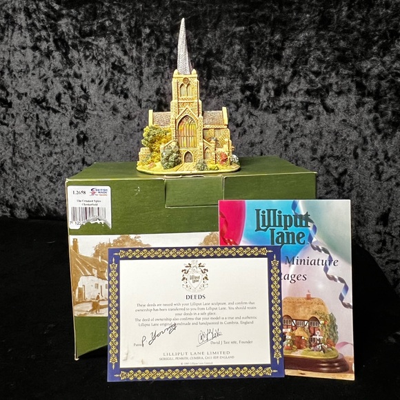 Lilliput Lane | Crooked Spire Chesterfield | Britain’s Heritage Collection - Picture 2 of 14